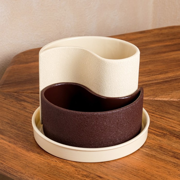 Набор горшков для цветов "Капля", шёлк, бежево-шоколадный, 0.7/1.3 л
Набор горшков для цветов "Капля", шёлк, бежево-шоколадный, 0.7/1.3 л