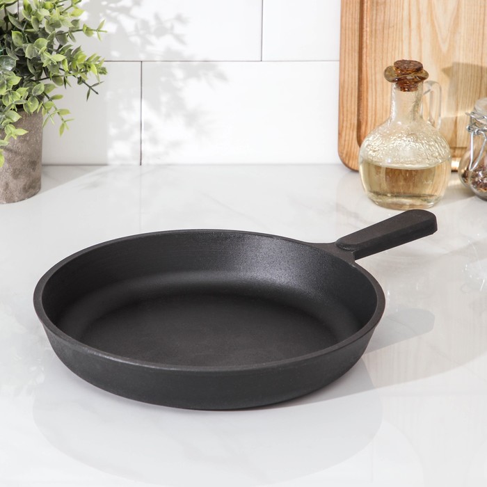 Сковорода, d=24 см, с чугунной ручкой, цвет чёрный
Сковорода, d=24 см, с чугунной ручкой, цвет чёрный