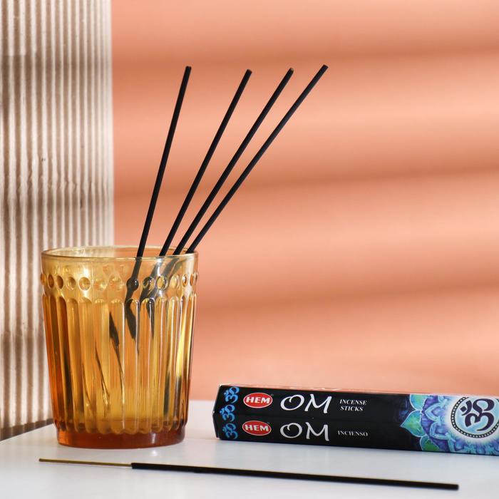Благовония шестигранник HEM Hexa OM 20 палочек в упаковке
Благовония шестигранник HEM Hexa OM 20 палочек в упаковке