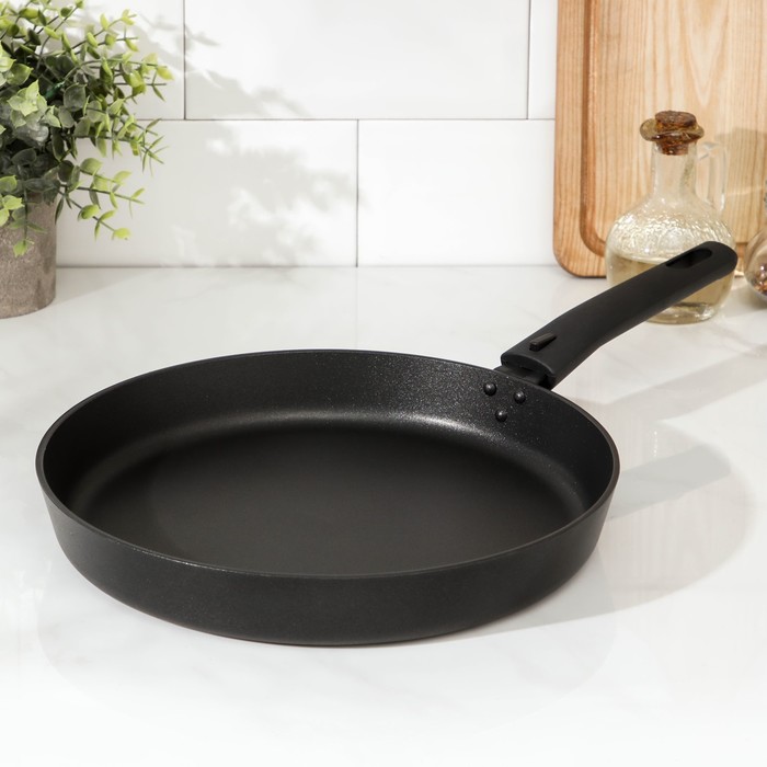 Сковорода «Дарья», d=28 см, съёмная ручка, антипригарное покрытие, цвет чёрный
Сковорода «Дарья», d=28 см, съёмная ручка, антипригарное покрытие, цвет чёрный