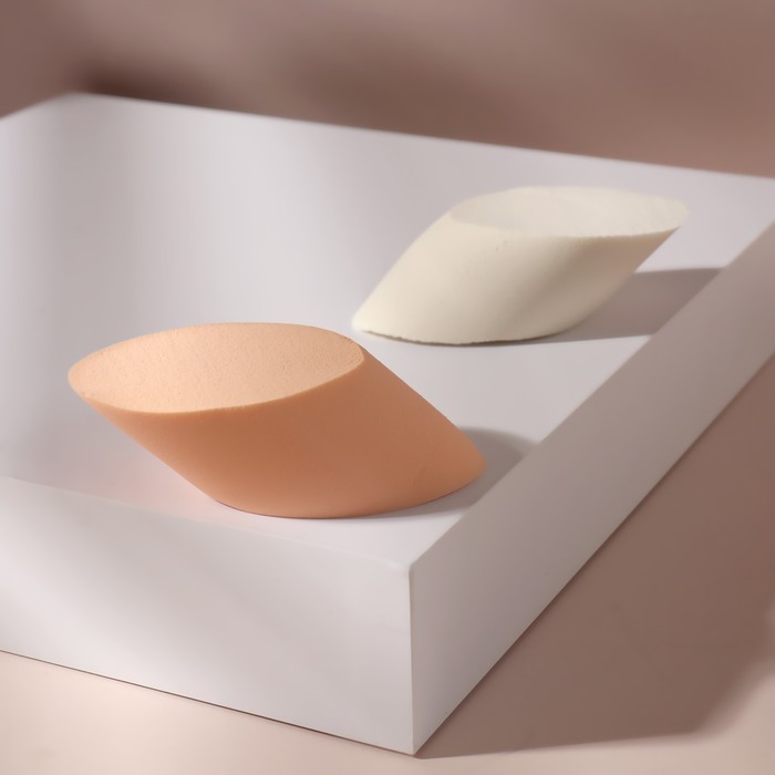 Спонж для нанесения косметики, 8 × 4 см, цвет бежевый/белый
Спонж для нанесения косметики, 8 × 4 см, цвет бежевый/белый