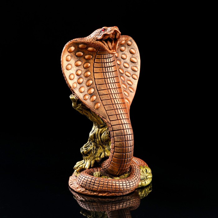 Статуэтка "Кобра", стразы, гипс, 22х23х38 см
Статуэтка "Кобра", стразы, гипс, 22х23х38 см