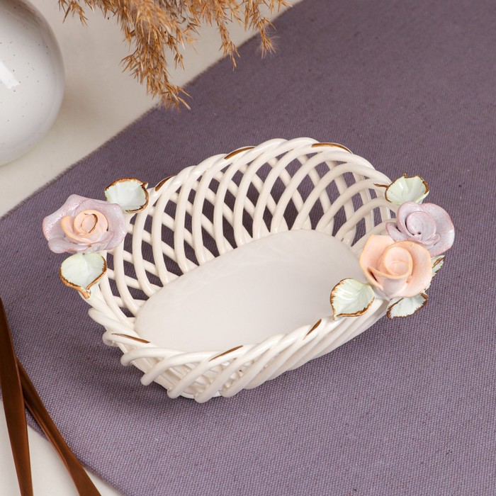 Конфетница "Боярочка", белая, лепка, плетение, авторская работа
Конфетница "Боярочка", белая, лепка, плетение, авторская работа