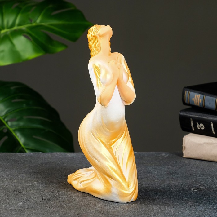 Фигура "Молящаяся №1" золотая 7х14х24см
Фигура "Молящаяся №1" золотая 7х14х24см
