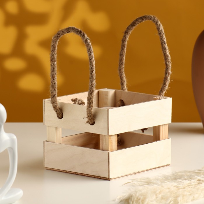 фото Кашпо деревянное 12×11×9 см "однушка лайт" реечное, ручка верёвка, натуральный дарим красиво