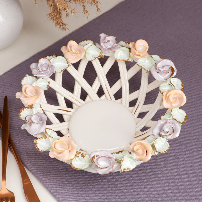 Конфетница "Звезда", белая, цветная лепка, плетение, авторская работа
Конфетница "Звезда", белая, цветная лепка, плетение, авторская работа