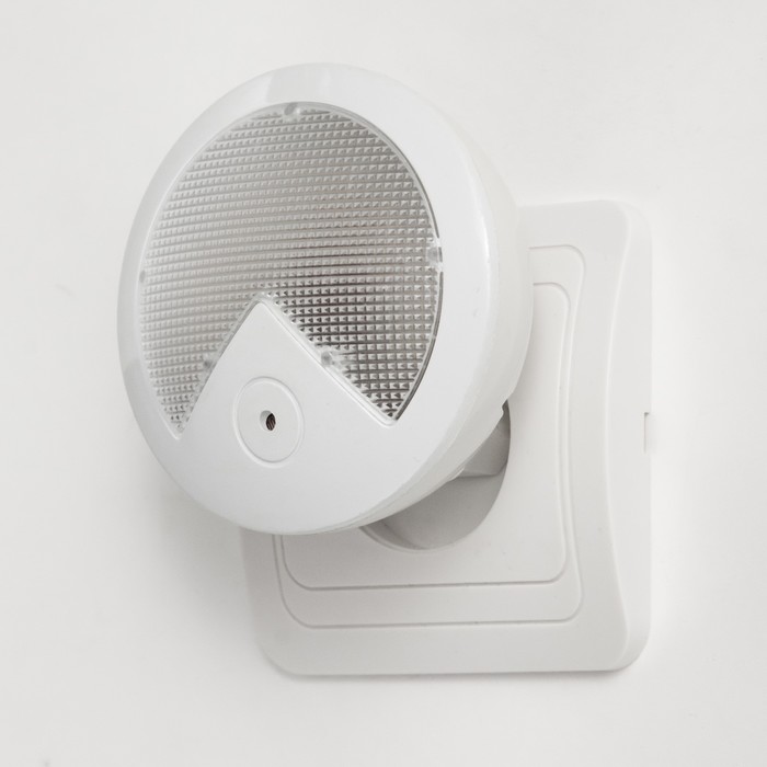 Ночник пластик реагирует на темноту "Круг" 2,5х8х8 см
Ночник пластик реагирует на темноту "Круг" 2,5х8х8 см