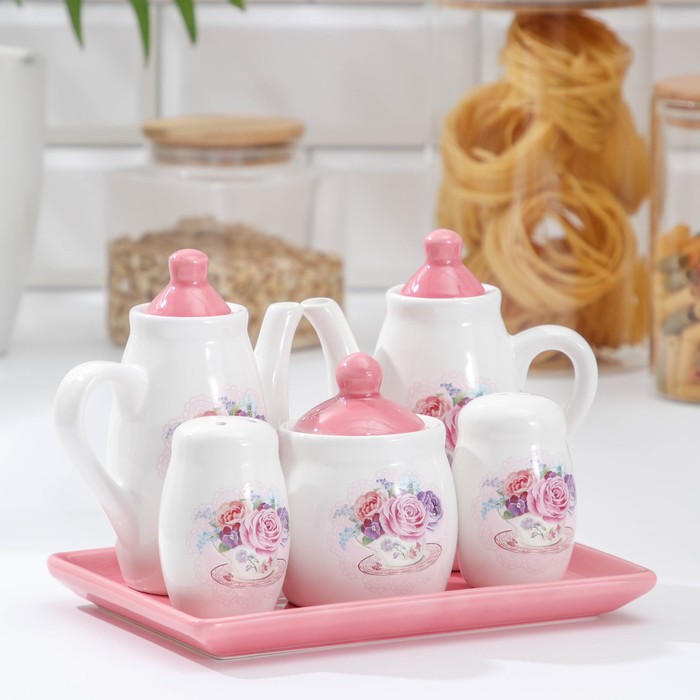 Набор для специй «Милена», 5 предметов на подставке: 2 соусника 200 мл, саханица 150 мл, солонка и перечница 7×4,5 см
Набор для специй «Милена», 5 предметов на подставке: 2 соусника 200 мл, саханица 150 мл, солонка и перечница 7×4,5 см