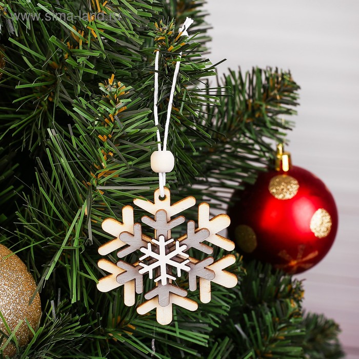 фото Подвеска новогодняя «праздничная снежинка» лесная мастерская
