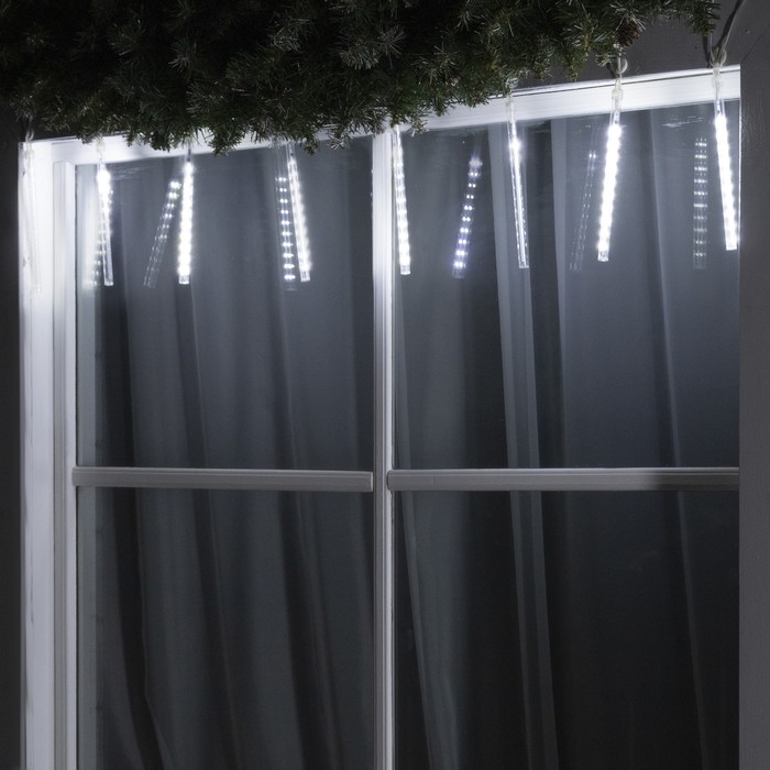 Гирлянда «Сосульки» 2.4 × 0.2 м, IP44, прозрачная нить, 96 LED, свечение белое с эффектом стекания, 12 В
Гирлянда «Сосульки» 2.4 × 0.2 м, IP44, прозрачная нить, 96 LED, свечение белое с эффектом стекания, 12 В