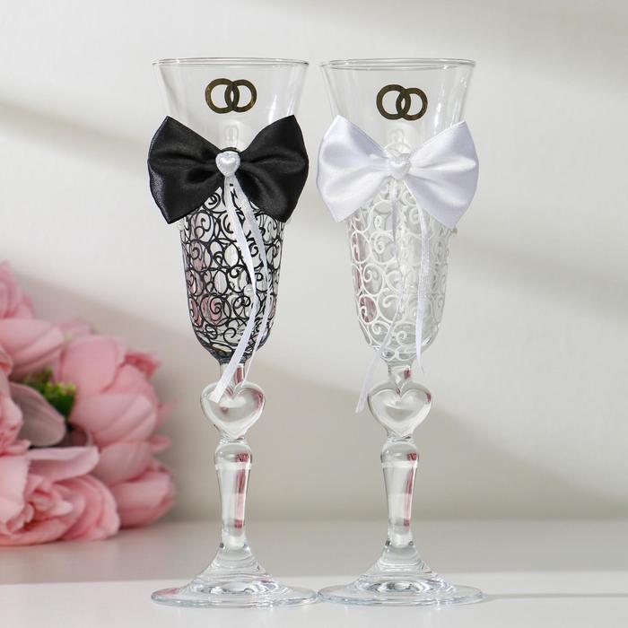 Набор свадебных бокалов «Бант», чёрно-белый 
Набор свадебных бокалов «Бант», чёрно-белый