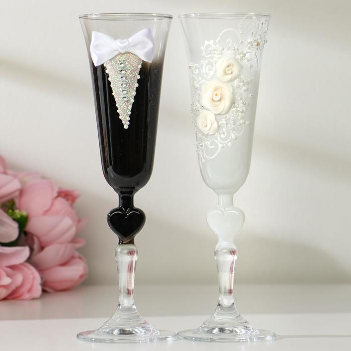 Набор свадебных бокалов "Молодожёны", с лепниной, чёрно-белый
Набор свадебных бокалов "Молодожёны", с лепниной, чёрно-белый