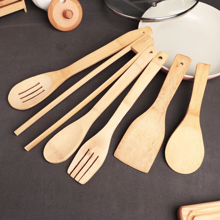 фото Набор кухонных принадлежностей «дуновение леса», 7 предметов на подставке: щипцы, ложка, 4 лопатки