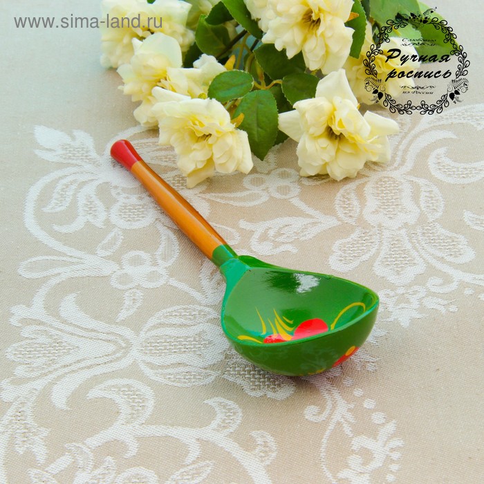фото Ложка деревянная "зеленушка", полубасок, зеленый фон