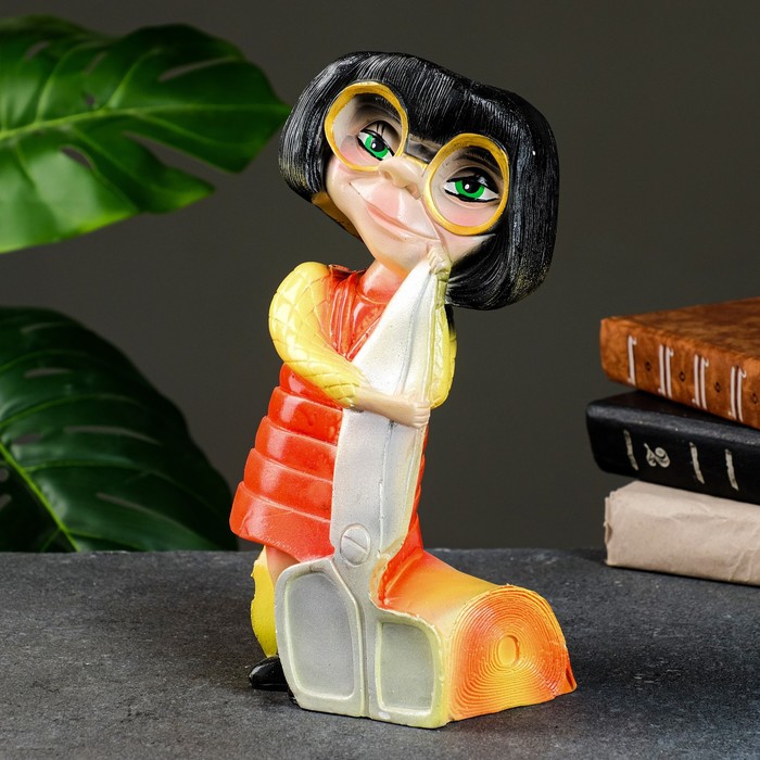 Копилка "Дизайнер" 13х17х29см
Копилка "Дизайнер" 13х17х29см