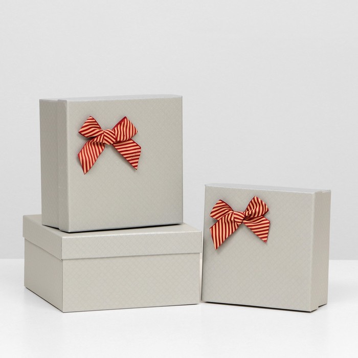 Набор коробок 3 в 1, 18,5 х 18,5 х 9 - 15 х 15 х 7 см
Набор коробок 3 в 1, 18,5 х 18,5 х 9 - 15 х 15 х 7 см