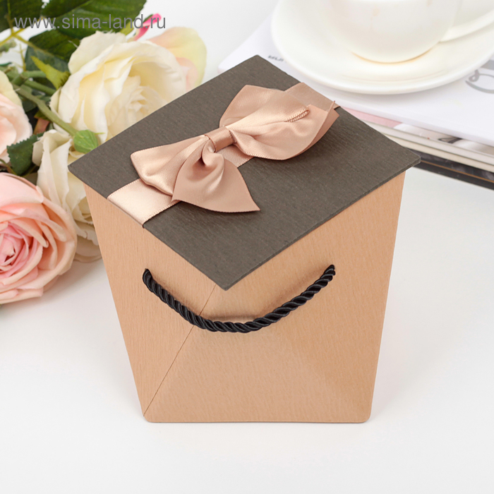 Коробка подарочная 15 х 15 х 11,5 см
Коробка подарочная 15 х 15 х 11,5 см