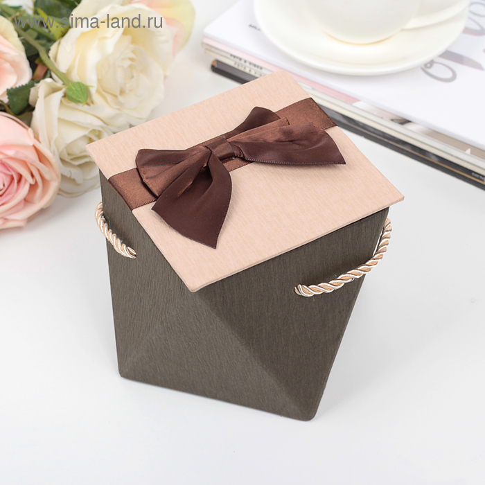 Коробка подарочная 15 х 15 х 11,5 см
Коробка подарочная 15 х 15 х 11,5 см