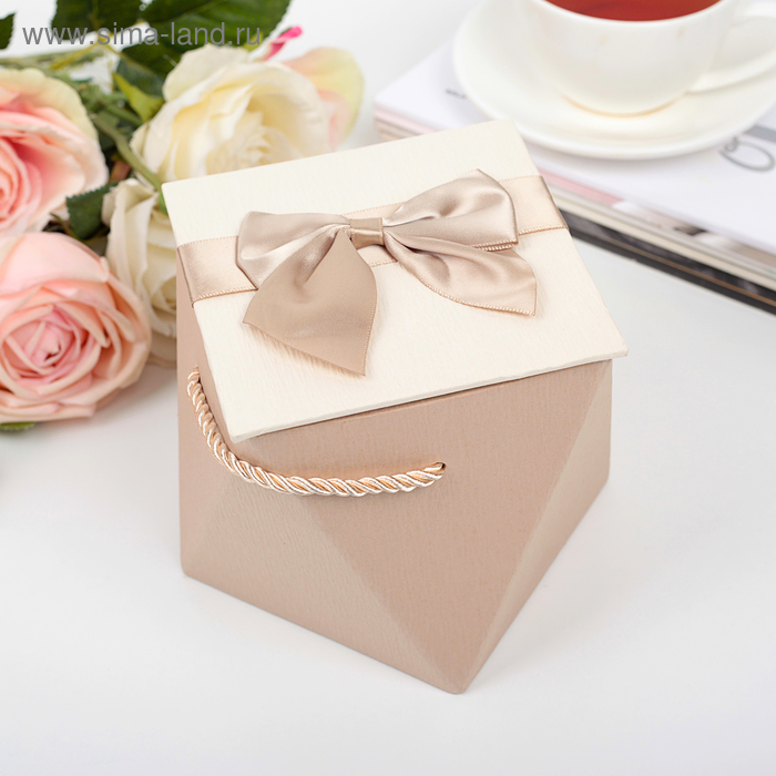 Коробка подарочная 15 х 15 х 11,5 см
Коробка подарочная 15 х 15 х 11,5 см