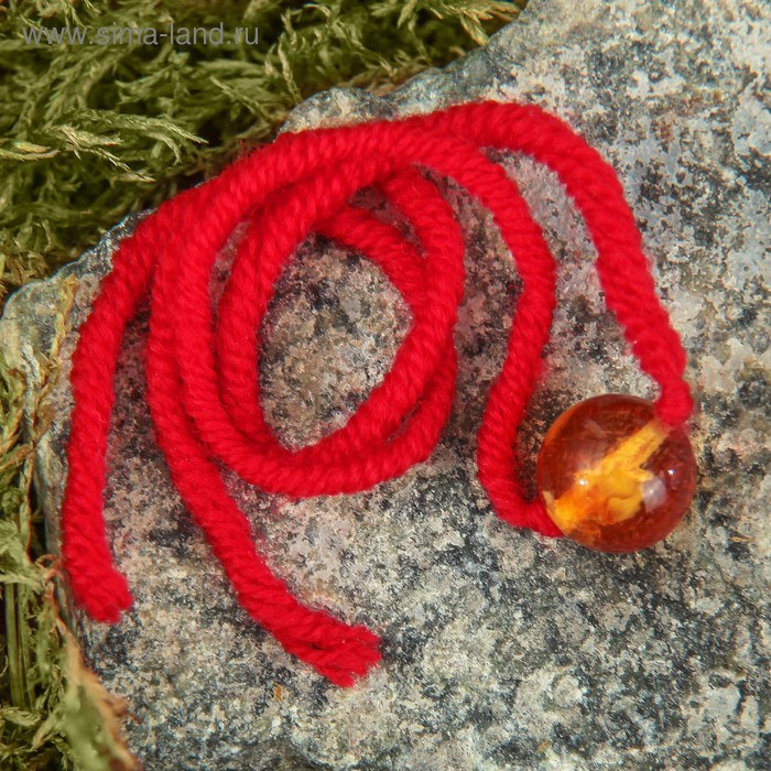фото Браслет-оберег "красная нить. шарик коньячный" с подвеской, янтарь