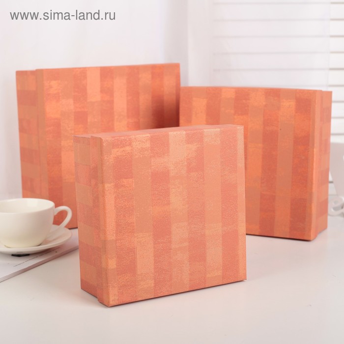 Набор коробок 3 в 1, 23,5 х 23,5 х 10,5 - 18 х 18 х 8 см 
Набор коробок 3 в 1, 23,5 х 23,5 х 10,5 - 18 х 18 х 8 см