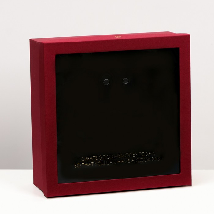 Коробка подарочная, с PVC окном, 26,5 х 26,5 х 10 см
Коробка подарочная, с PVC окном, 26,5 х 26,5 х 10 см