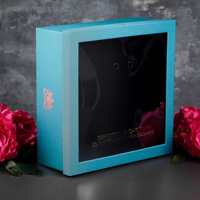 Коробка подарочная, 26,5 х 26,5 х 10 см
Коробка подарочная, 26,5 х 26,5 х 10 см