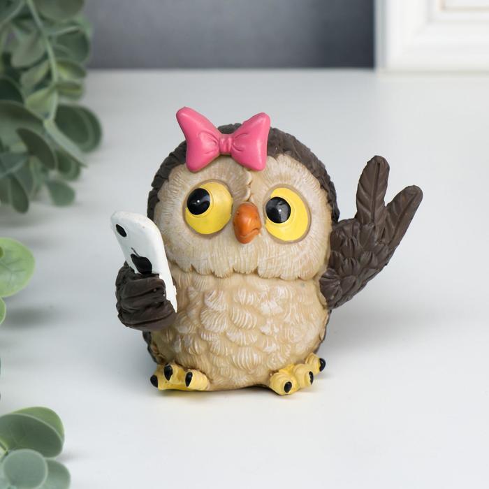 Сувенир полистоун "Совушка с мобильным" 8,8х10х7 см 
Сувенир полистоун "Совушка с мобильным" 8,8х10х7 см