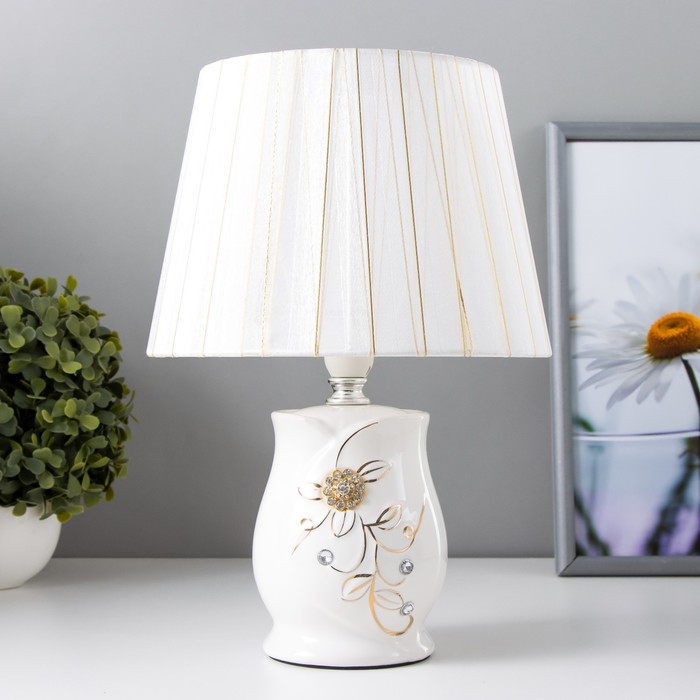 Лампа настольная "Сияющие цветы" 1х40Вт E14 белый 20х20х30 см
Лампа настольная "Сияющие цветы" 1х40Вт E14 белый 20х20х30 см