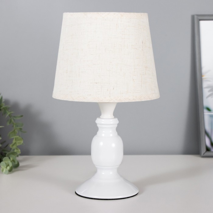 Лампа настольная Е27 25W 220В "Турон белая" 31х19х19 см
Лампа настольная Е27 25W 220В "Турон белая" 31х19х19 см
