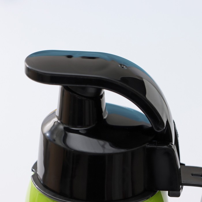 фото Бутылка для воды пластиковая «милитари», 500 мл, 6×6×23 см, цвет зелёный herevin