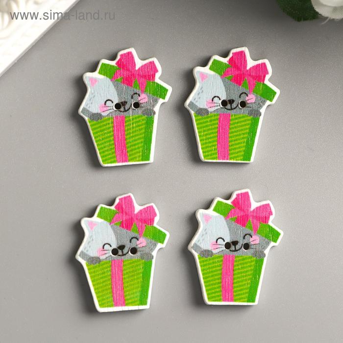 Пуговица декоративная дерево "Котёнок в подарочке" 2х2,9 см 
Пуговица декоративная дерево "Котёнок в подарочке" 2х2,9 см