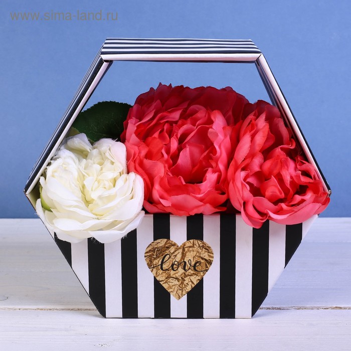 Коробка-сота для цветов «Черно-белый монохром», 23 × 20 см
Коробка-сота для цветов «Черно-белый монохром», 23 × 20 см