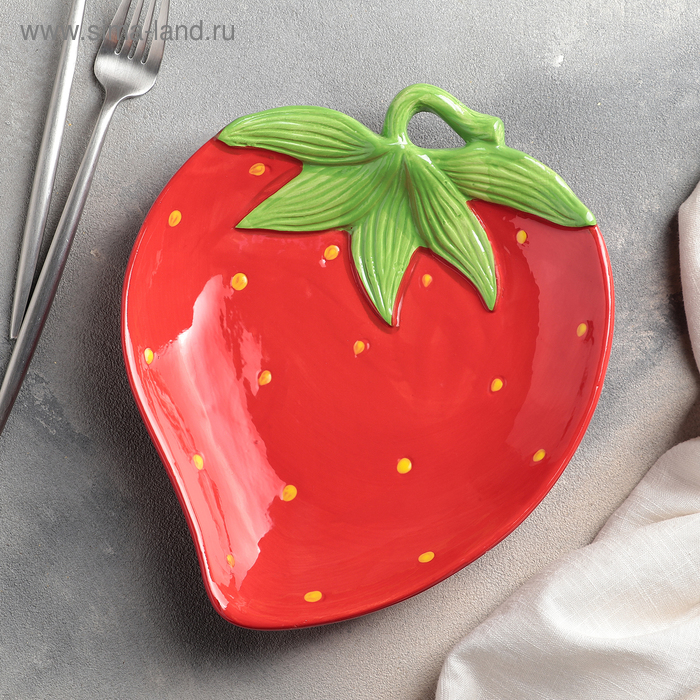 Тарелка «Клубничка», 23,5×20×4 см, цвет красный 
Тарелка «Клубничка», 23,5×20×4 см, цвет красный