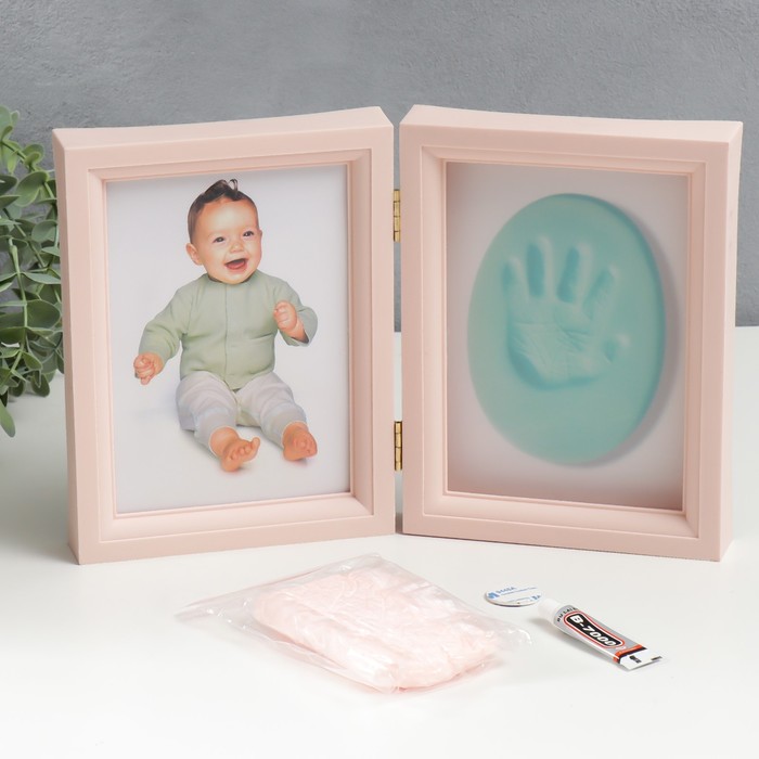 Фоторамка пластик 13х18 см с полим.глиной "Отпечаток ладошки" розовая 20х34 см
Фоторамка пластик 13х18 см с полим.глиной "Отпечаток ладошки" розовая 20х34 см