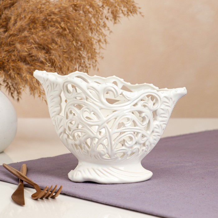 Конфетница "Листик", белая, резка, керамика, 14 см
Конфетница "Листик", белая, резка, керамика, 14 см
