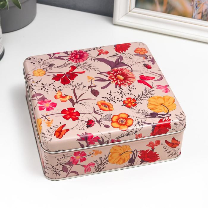 Шкатулка металл квадрат "Сад с герберами" 5,8х17х17 см
Шкатулка металл квадрат "Сад с герберами" 5,8х17х17 см