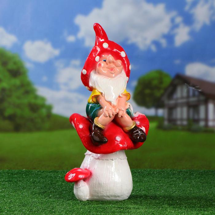 Садовая фигура "Гном на грибочке", разноцветная, гипс, 52 см 
Садовая фигура "Гном на грибочке", разноцветная, гипс, 52 см