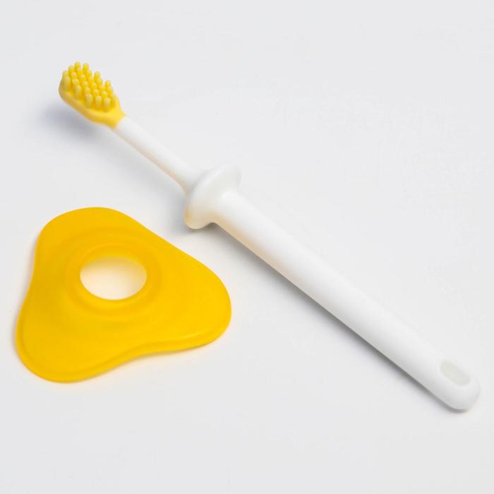 фото Детская зубная щетка-массажер, силикон, с ограничителем , цвет микс mum&baby