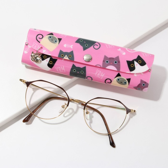 Футляр для очков с подвесом «Котики»
Футляр для очков с подвесом «Котики»