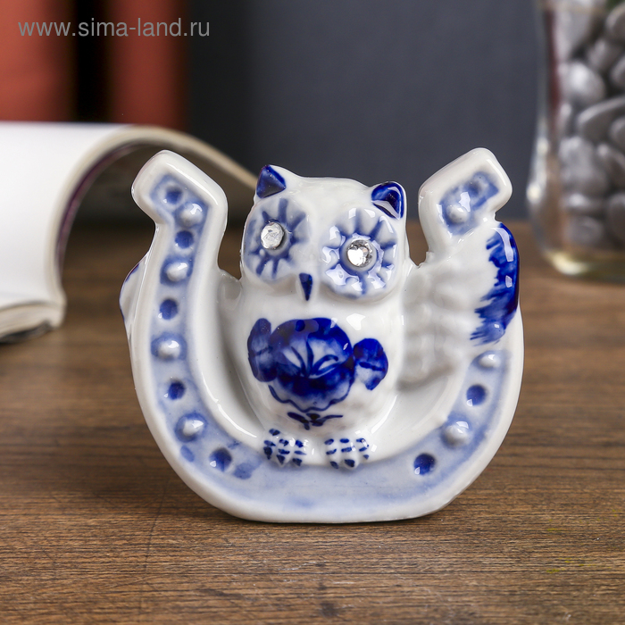 Сувенир керамика "Сова в подкове" синяя роспись 7х7,5х3 см
Сувенир керамика "Сова в подкове" синяя роспись 7х7,5х3 см