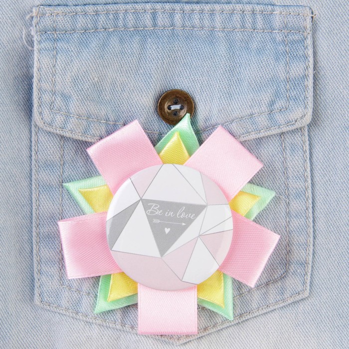 Значок закатной "Be in love"
Значок закатной "Be in love"