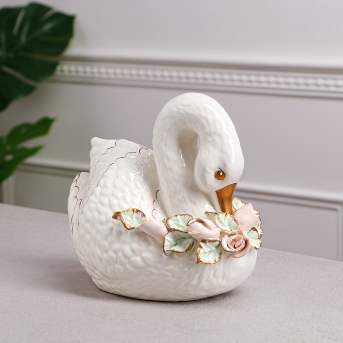 Копилка "Лебедь", белая, лепка, 19 см, авторская работа 
Копилка "Лебедь", белая, лепка, 19 см, авторская работа