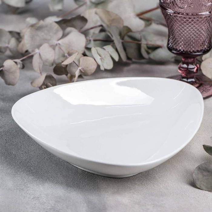 Блюдо треугольное, 600 мл, 24×20 см
Блюдо треугольное, 600 мл, 24×20 см