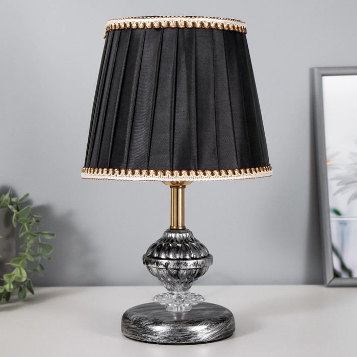 Лампа настольная "Виарди" 1х40Вт Е27 черный 22х22х34 см. 
Лампа настольная "Виарди" 1х40Вт Е27 черный 22х22х34 см.