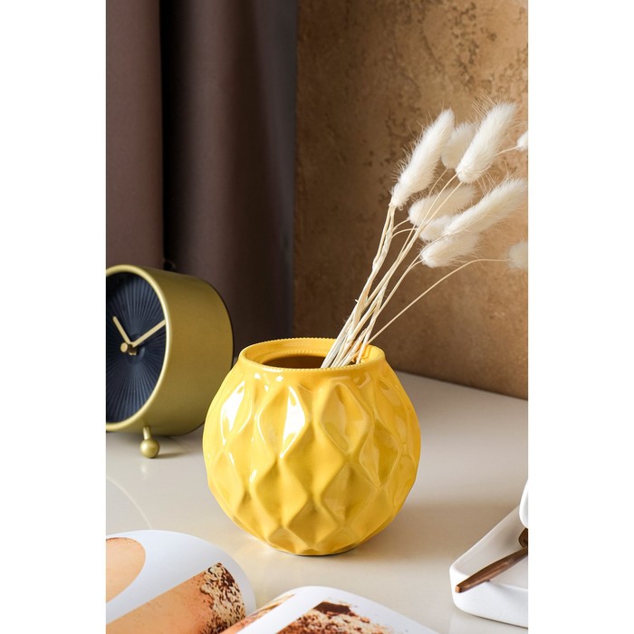 Ваза керамическая "Шарик", настольная, рельеф, жёлтая, 11 см
Ваза керамическая "Шарик", настольная, рельеф, жёлтая, 11 см