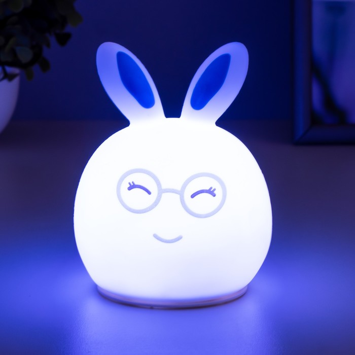 Ночник "Мякиш зайчик в очках" LED RGB батарейки 3хААА синий 8,5х8х11,5 см.
Ночник "Мякиш зайчик в очках" LED RGB батарейки 3хААА синий 8,5х8х11,5 см.
