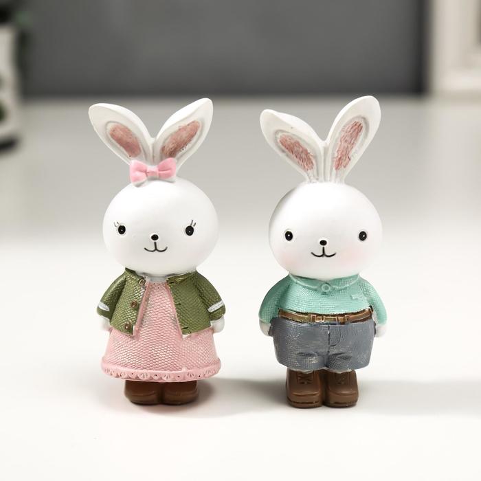 Сувенир полистоун "Зайчики нарядные" набор 2 шт 8,5х3,7х3,5 см
Сувенир полистоун "Зайчики нарядные" набор 2 шт 8,5х3,7х3,5 см