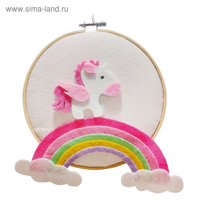 Аппликация из текстильных деталей на пяльцах «Пони на радуге»
Аппликация из текстильных деталей на пяльцах «Пони на радуге»