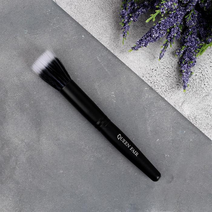 Кисть для макияжа, цвет чёрный
Кисть для макияжа, цвет чёрный